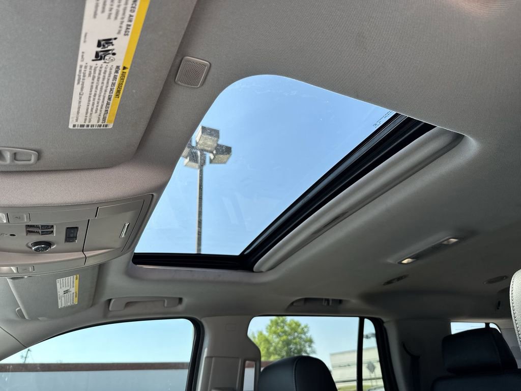 Used 2017 GMC Yukon SLT w/ Premium Edition image 21