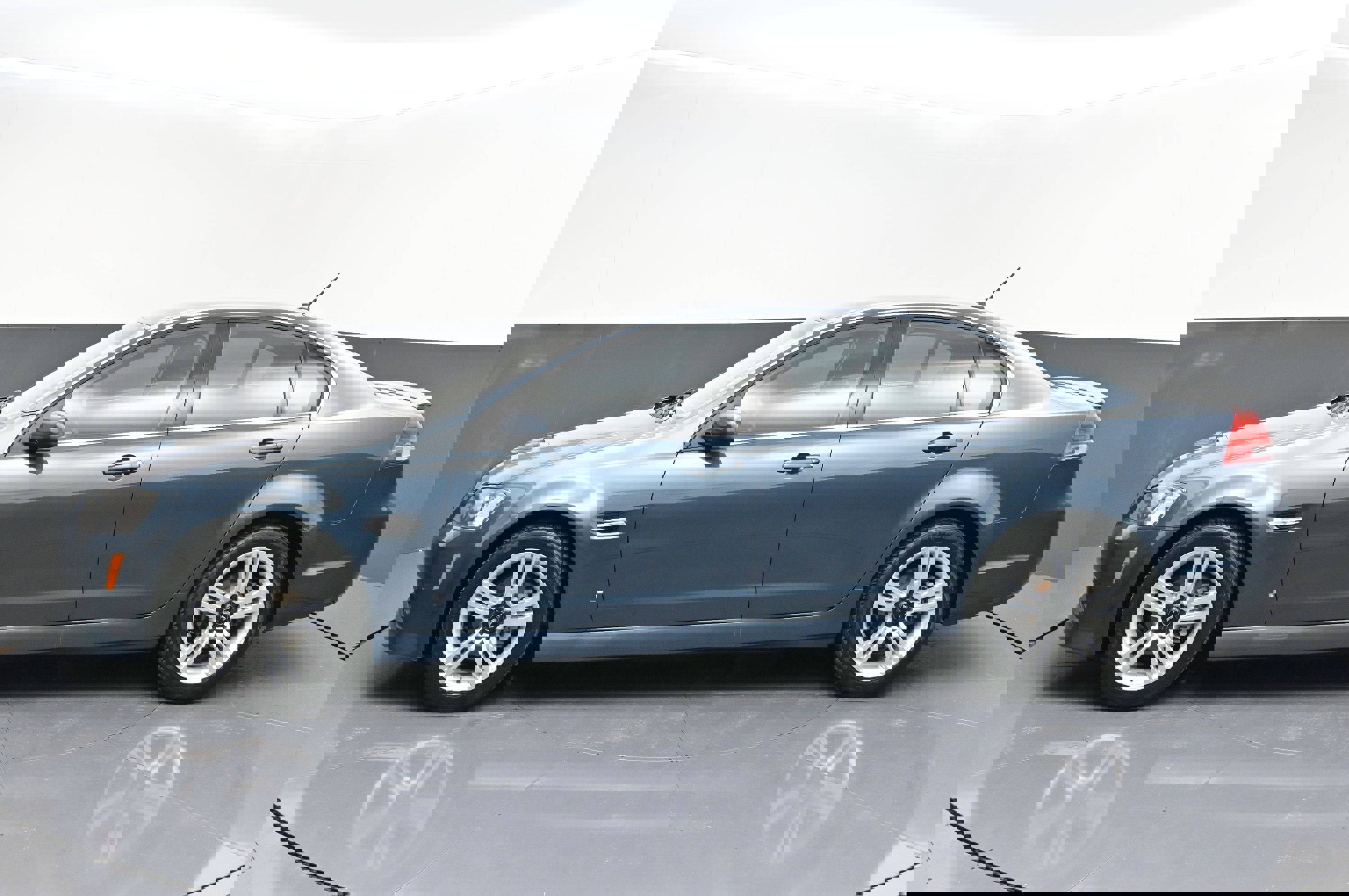 Used 2009 Pontiac G8 image 4