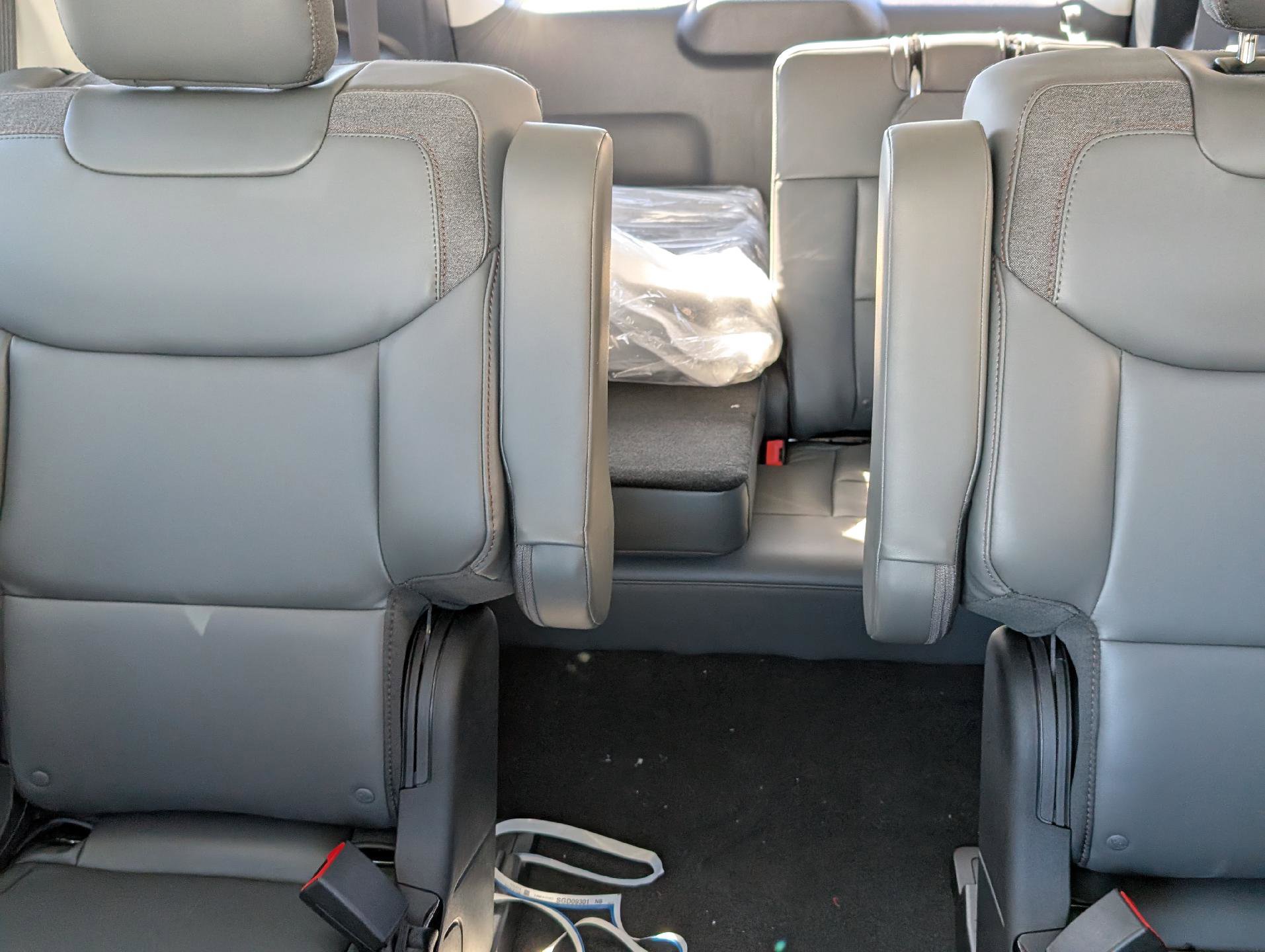 New 2025 Ford Explorer Active image 24