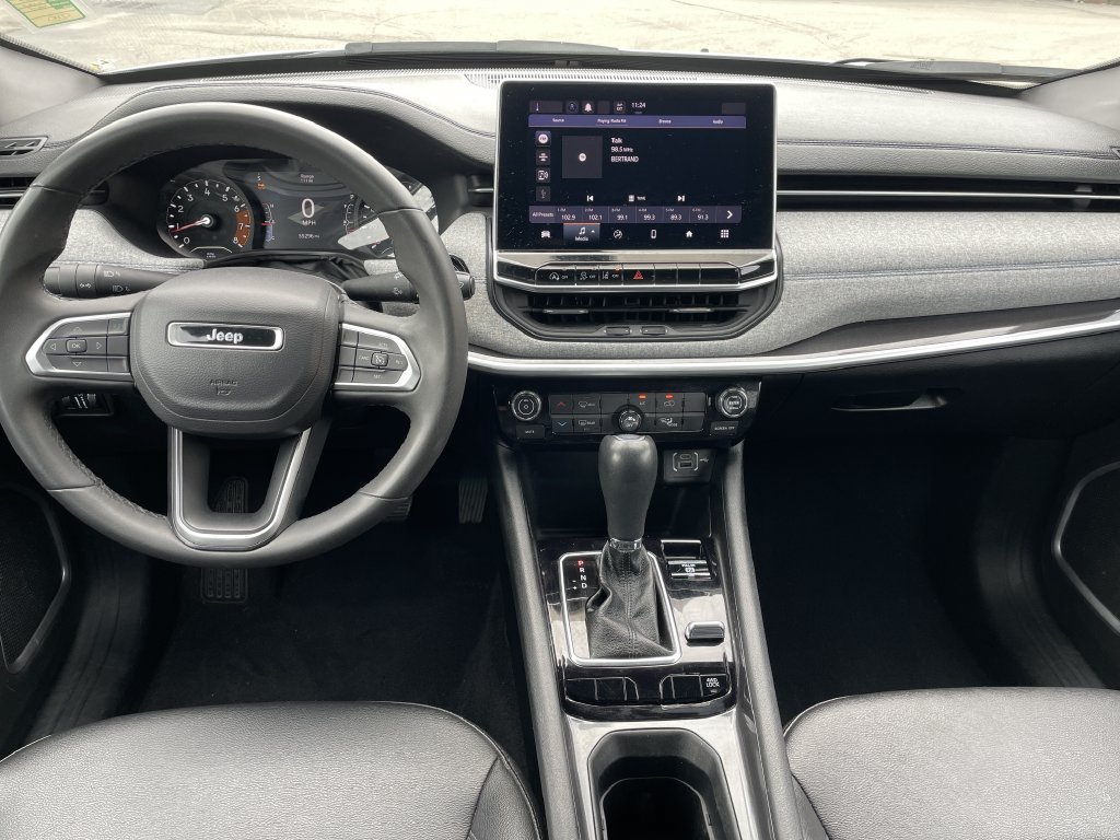 Used 2024 Jeep Compass Latitude AWD/4WD image 15