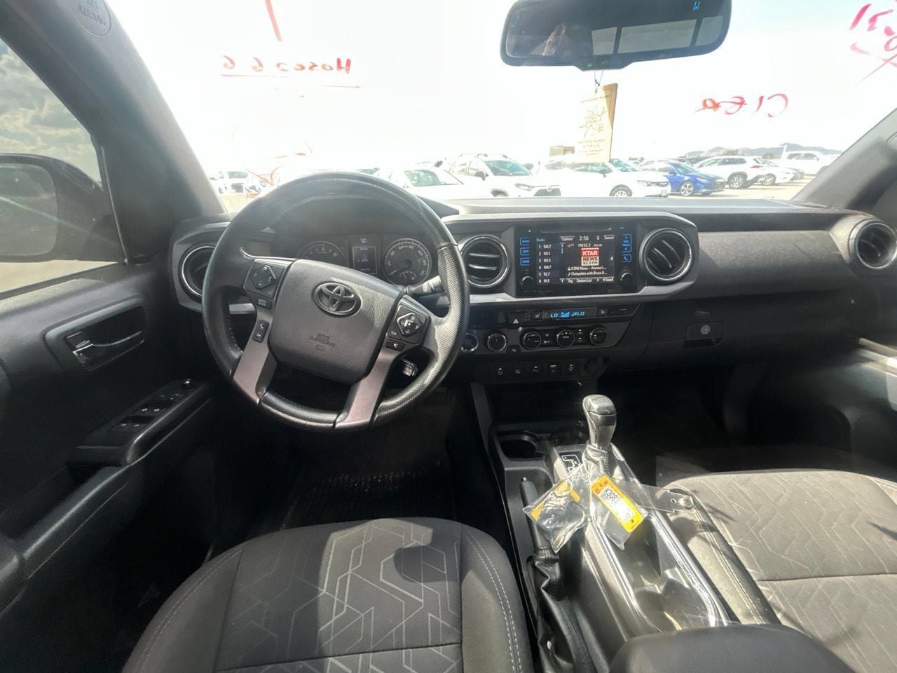 Used 2017 Toyota Tacoma TRD Off-Road w/ Premium & Technology Package AWD/4WD image 9