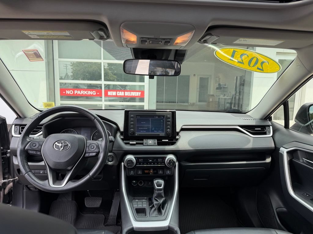 Used 2021 Toyota RAV4 XLE Premium AWD/4WD image 5