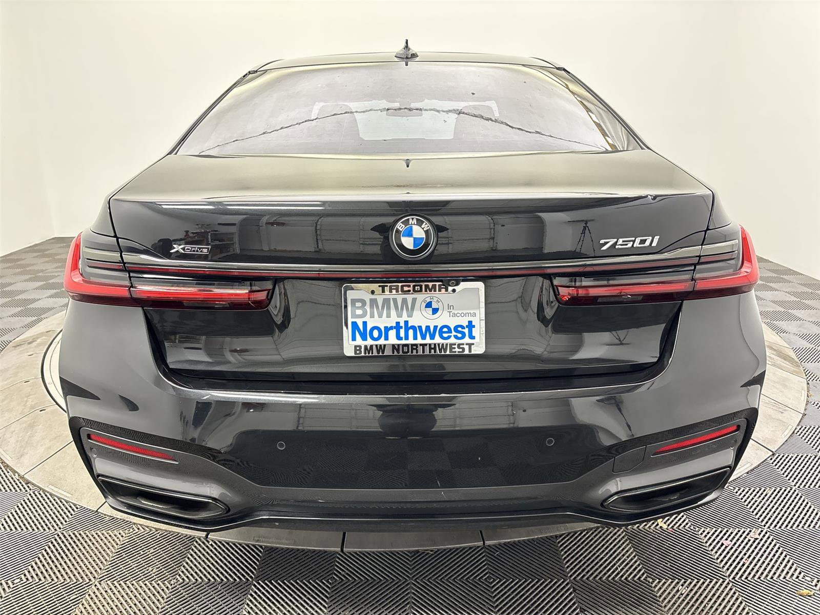 Used 2020 BMW 750i xDrive w/ Executive Package image 15