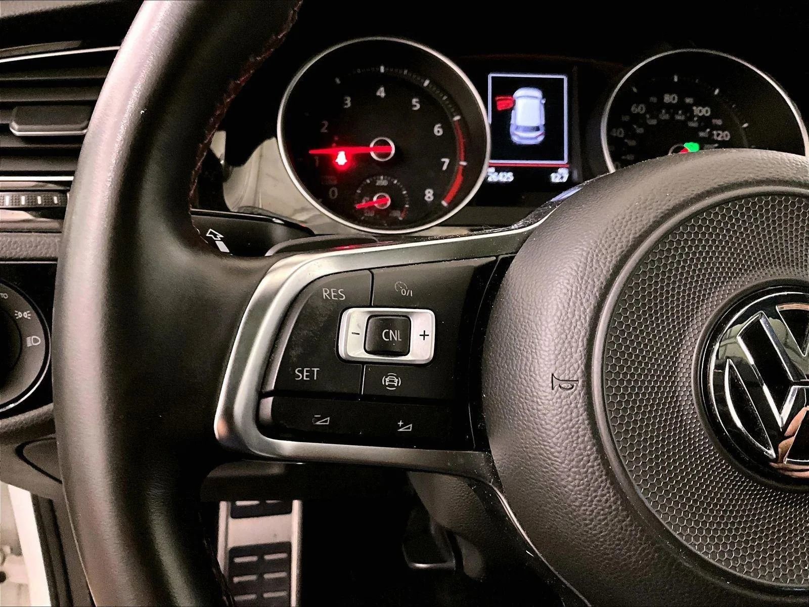 Used 2019 Volkswagen GTI SE FWD image 17