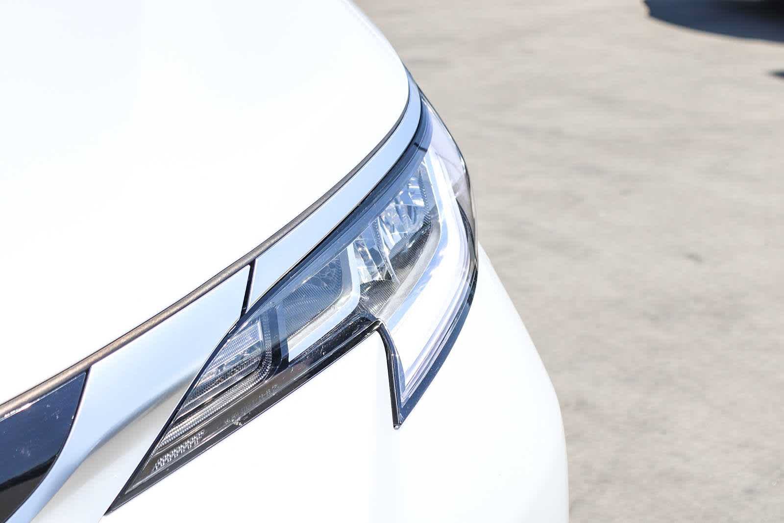 Used 2023 Toyota Sienna Limited AWD/4WD image 7