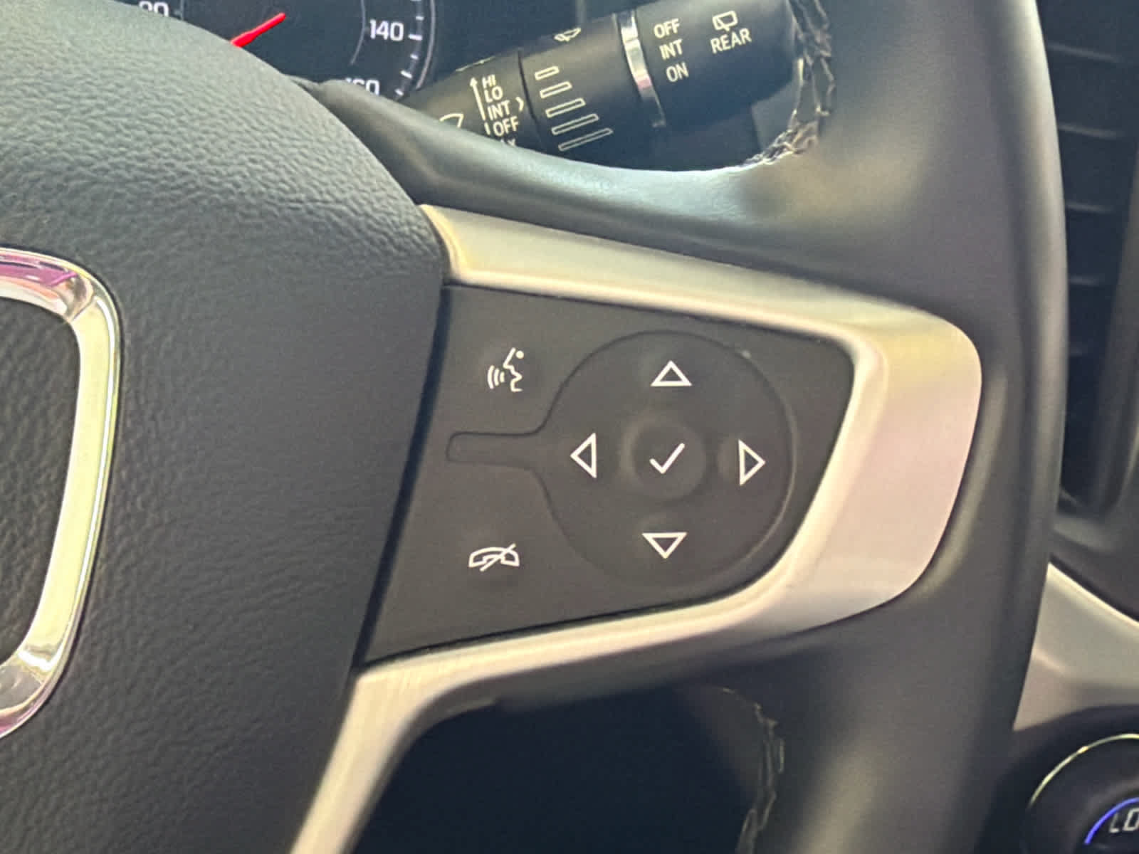 Used 2023 GMC Acadia SLT FWD image 43