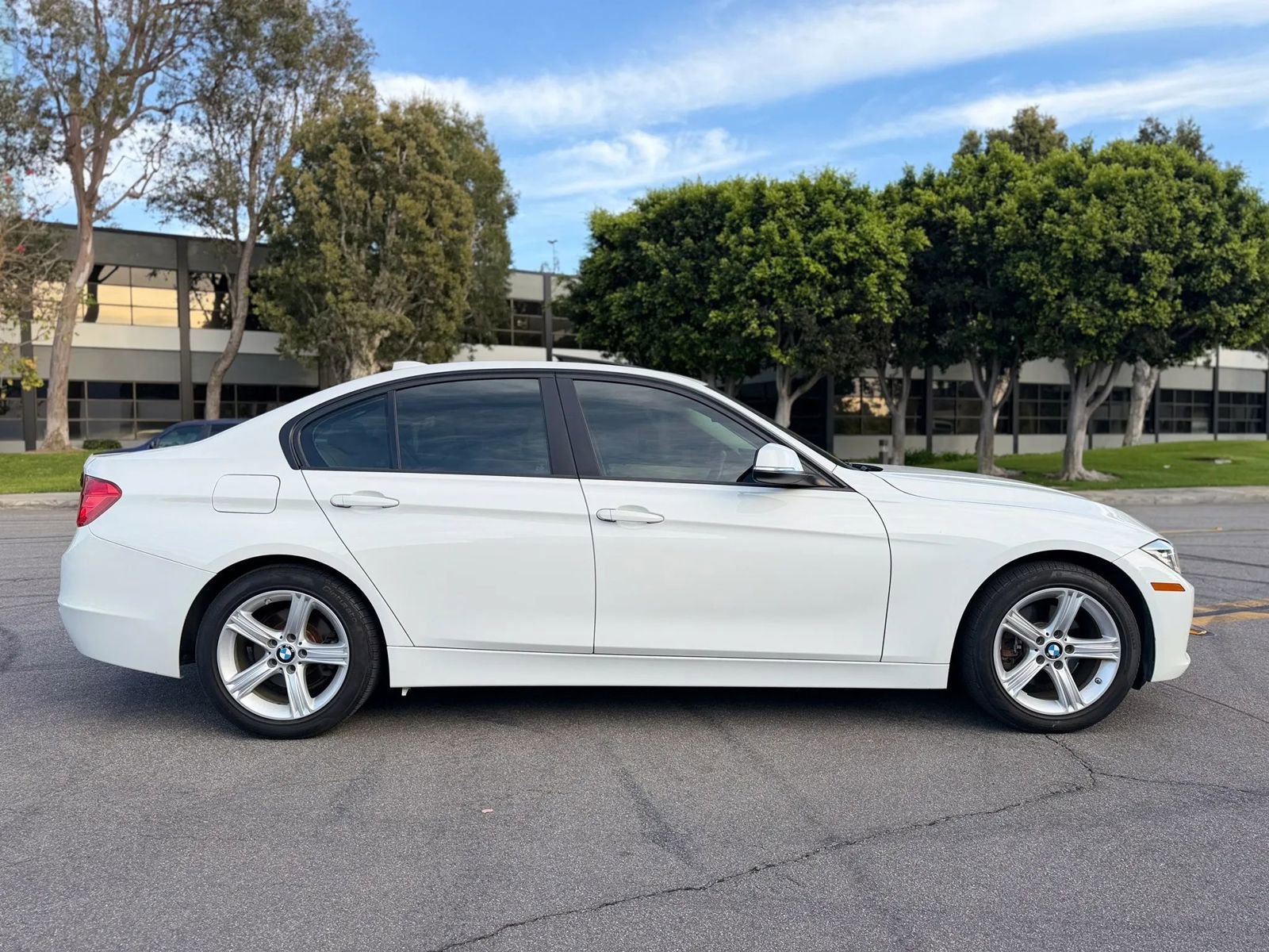 Used 2014 BMW 320i Sedan RWD image 12
