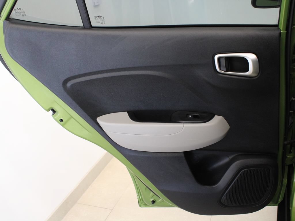 Used 2024 Hyundai Venue SEL FWD image 27