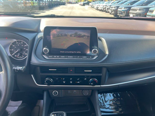Used 2023 Nissan Rogue S AWD/4WD image 18