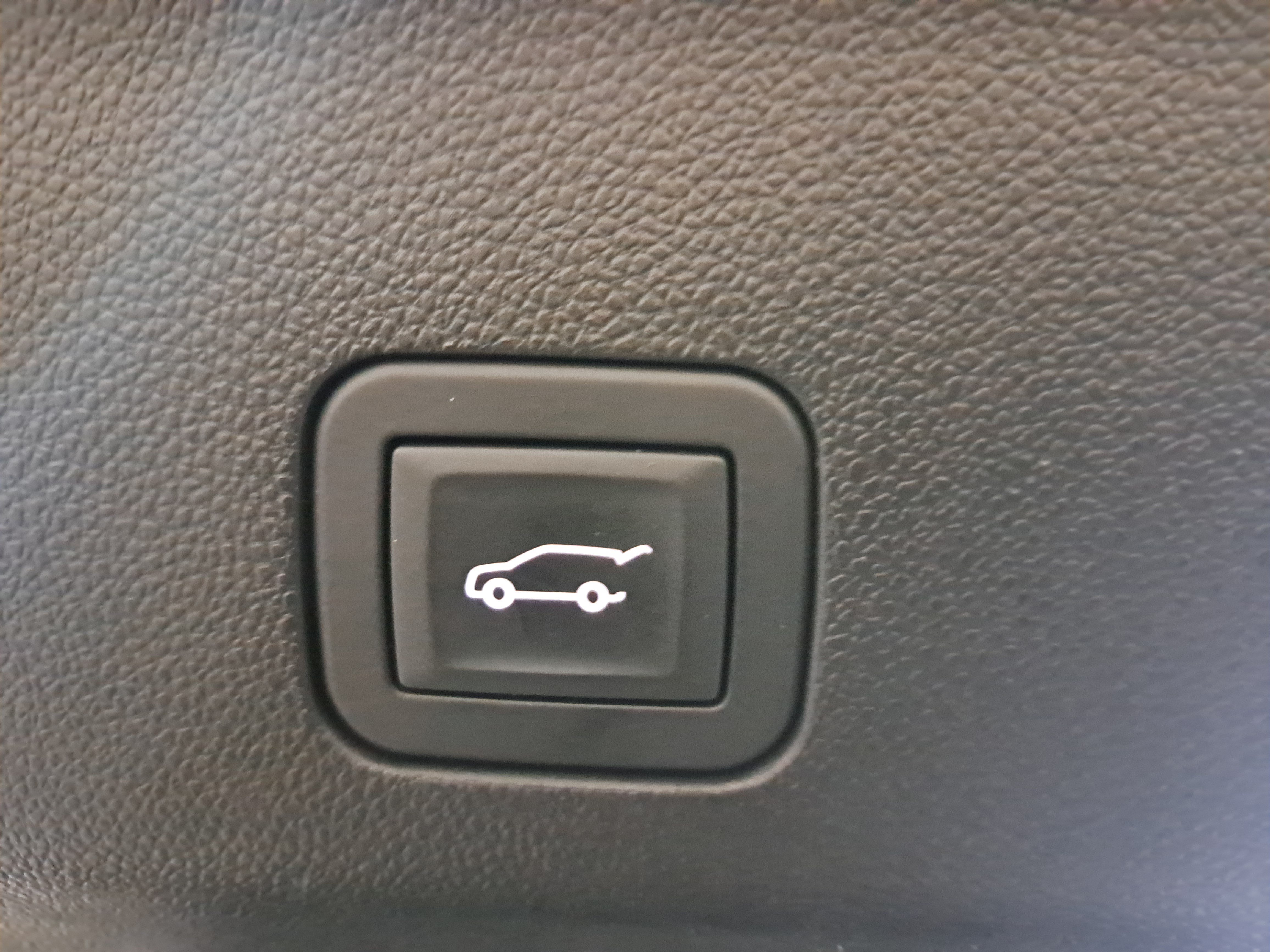 Used 2024 Chevrolet Suburban Premier AWD/4WD image 15