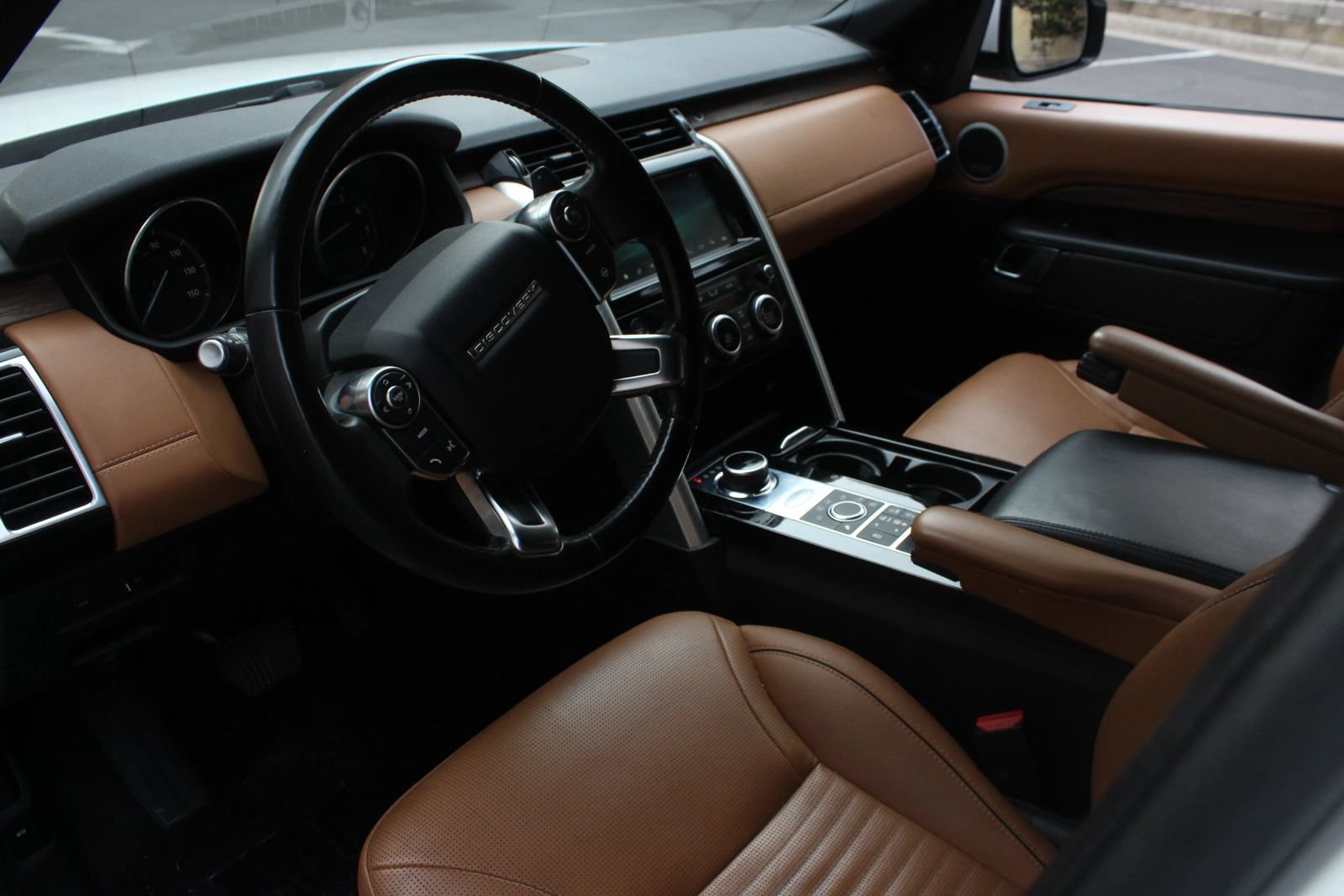 Used 2017 Land Rover Discovery HSE Luxury AWD/4WD image 13