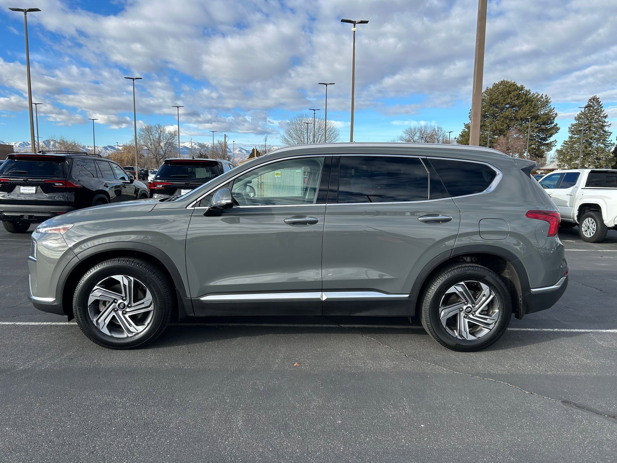 Used 2023 Hyundai Santa Fe SEL w/ Premium Package image 2