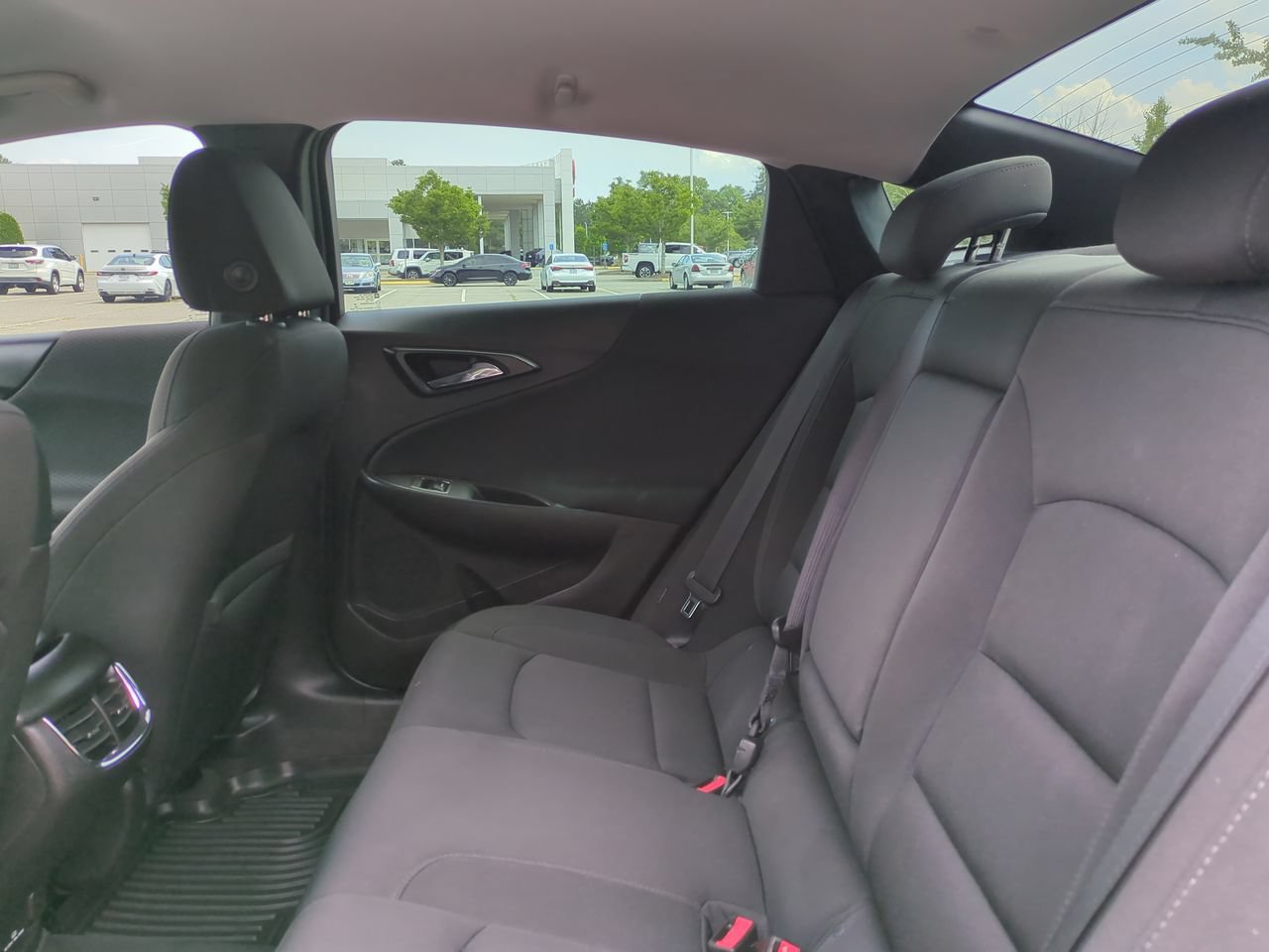 Used 2018 Chevrolet Malibu LT FWD image 13