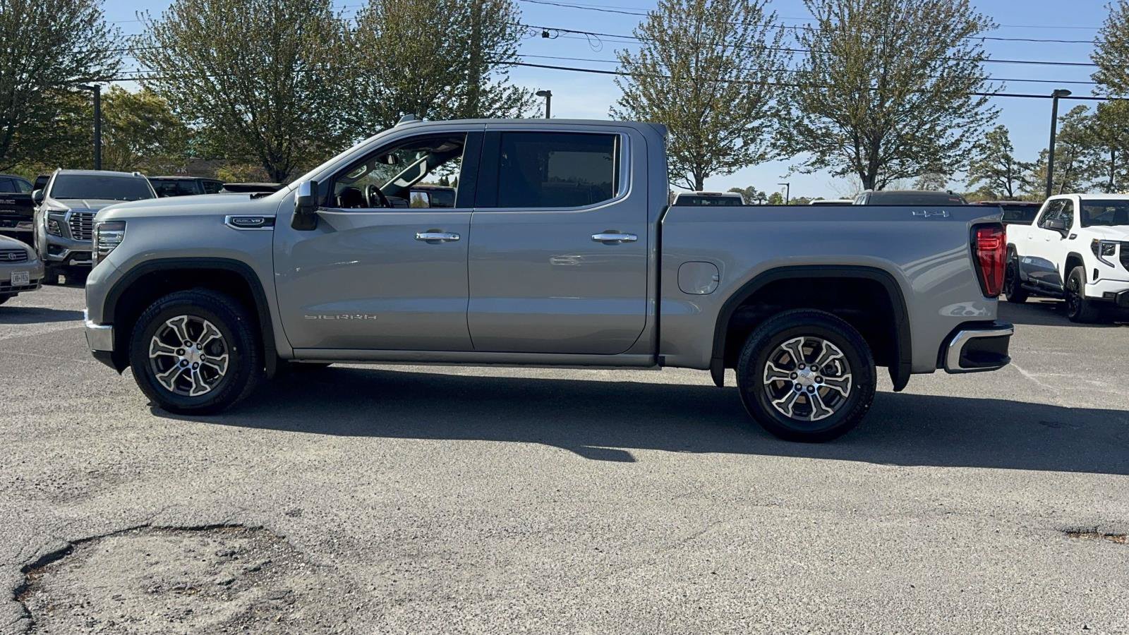 Certified 2025 GMC Sierra 1500 SLT AWD/4WD image 4