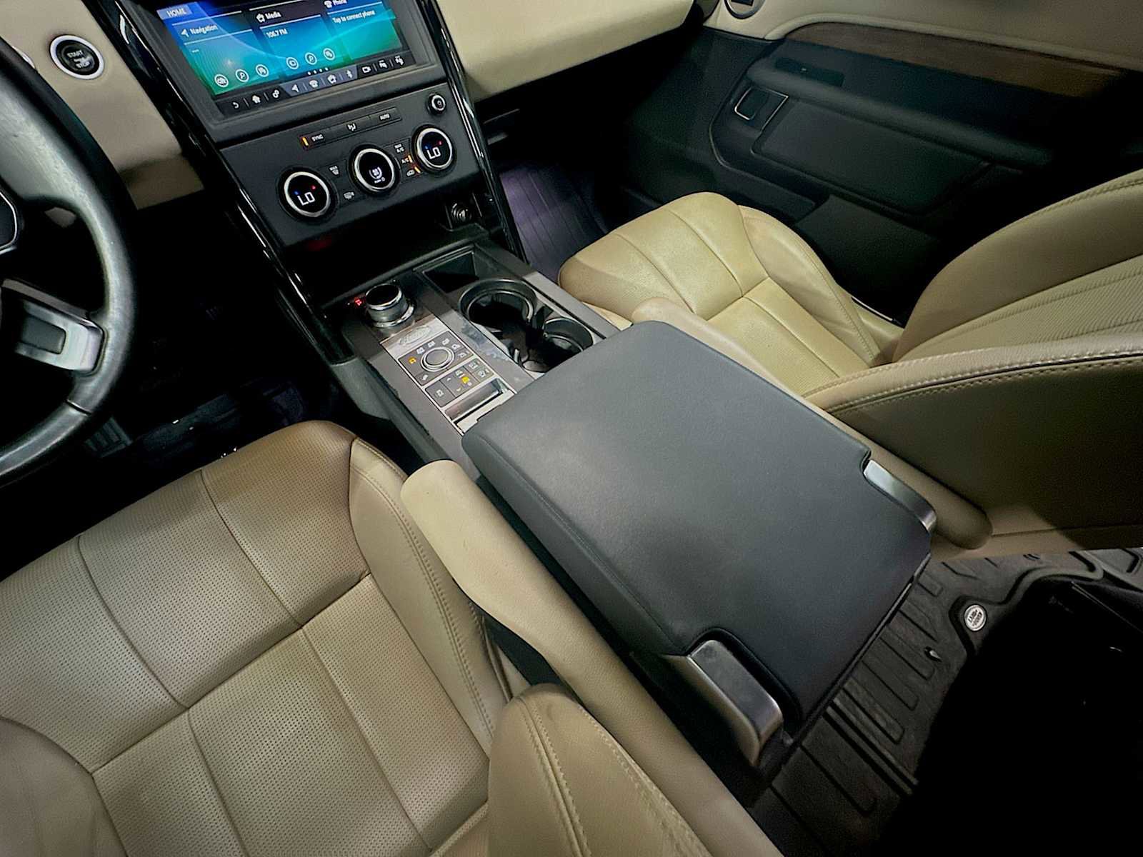 Used 2018 Land Rover Discovery SE image 20