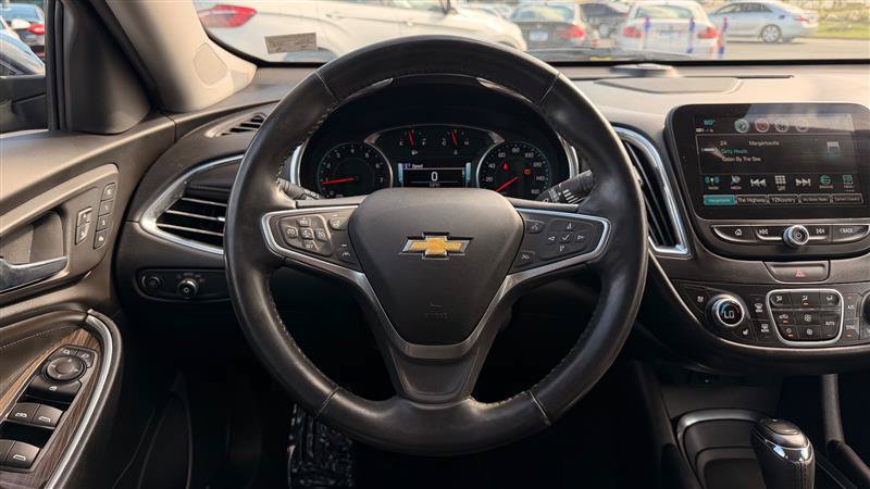 Used 2018 Chevrolet Malibu Premier w/ Premier Sun and Wheel Package FWD image 30