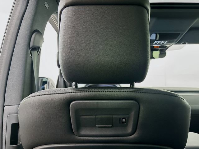 Used 2024 Land Rover Discovery Dynamic SE image 27