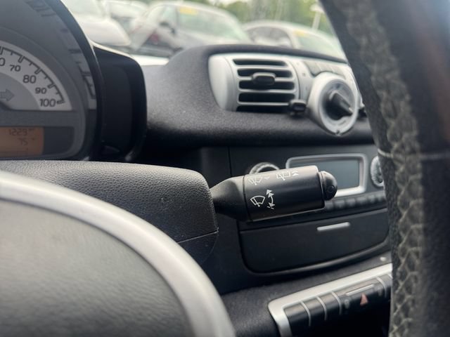 Used 2015 smart fortwo pure RWD image 17