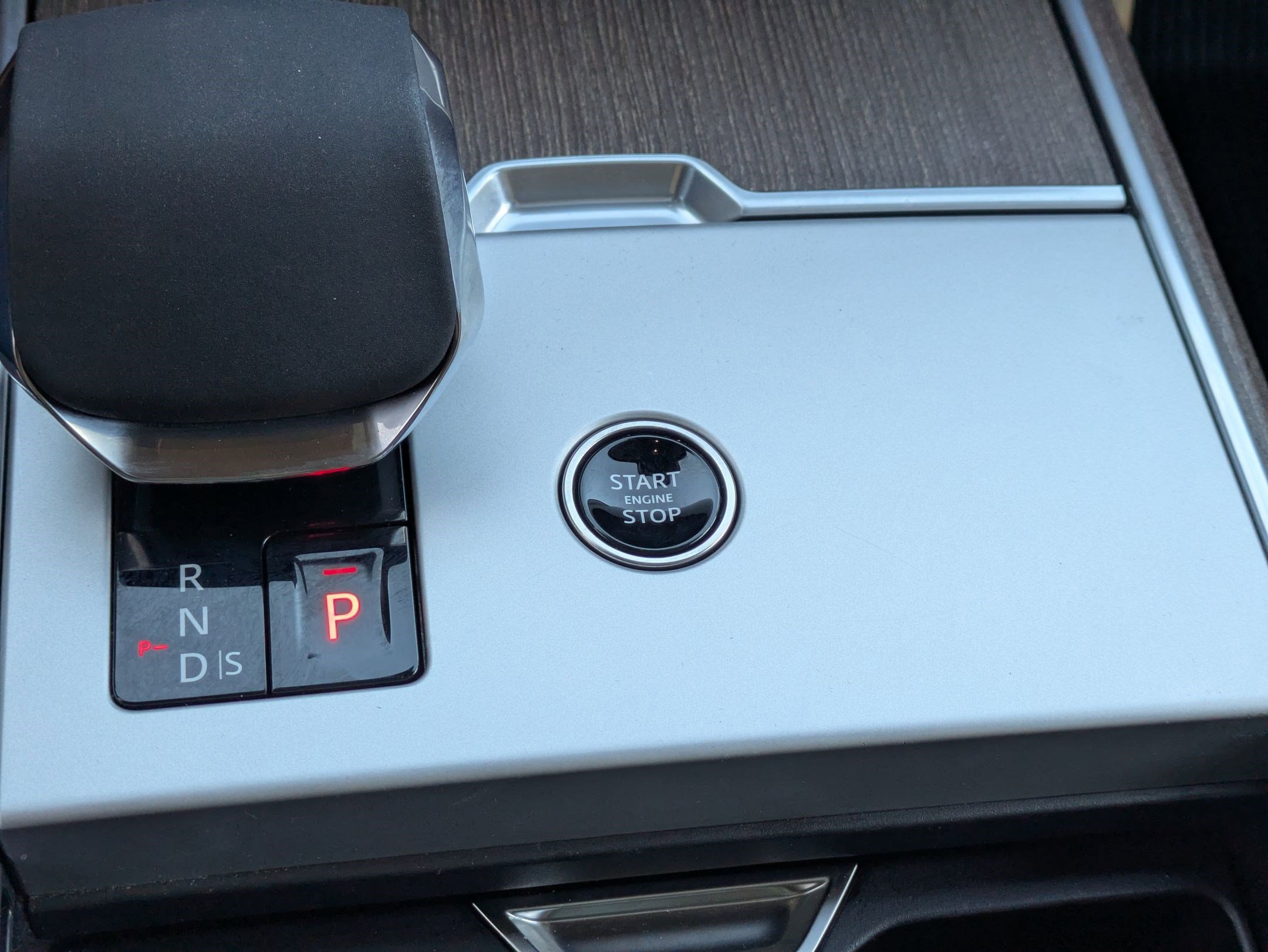 Used 2024 Land Rover Range Rover Long Wheelbase SE image 18