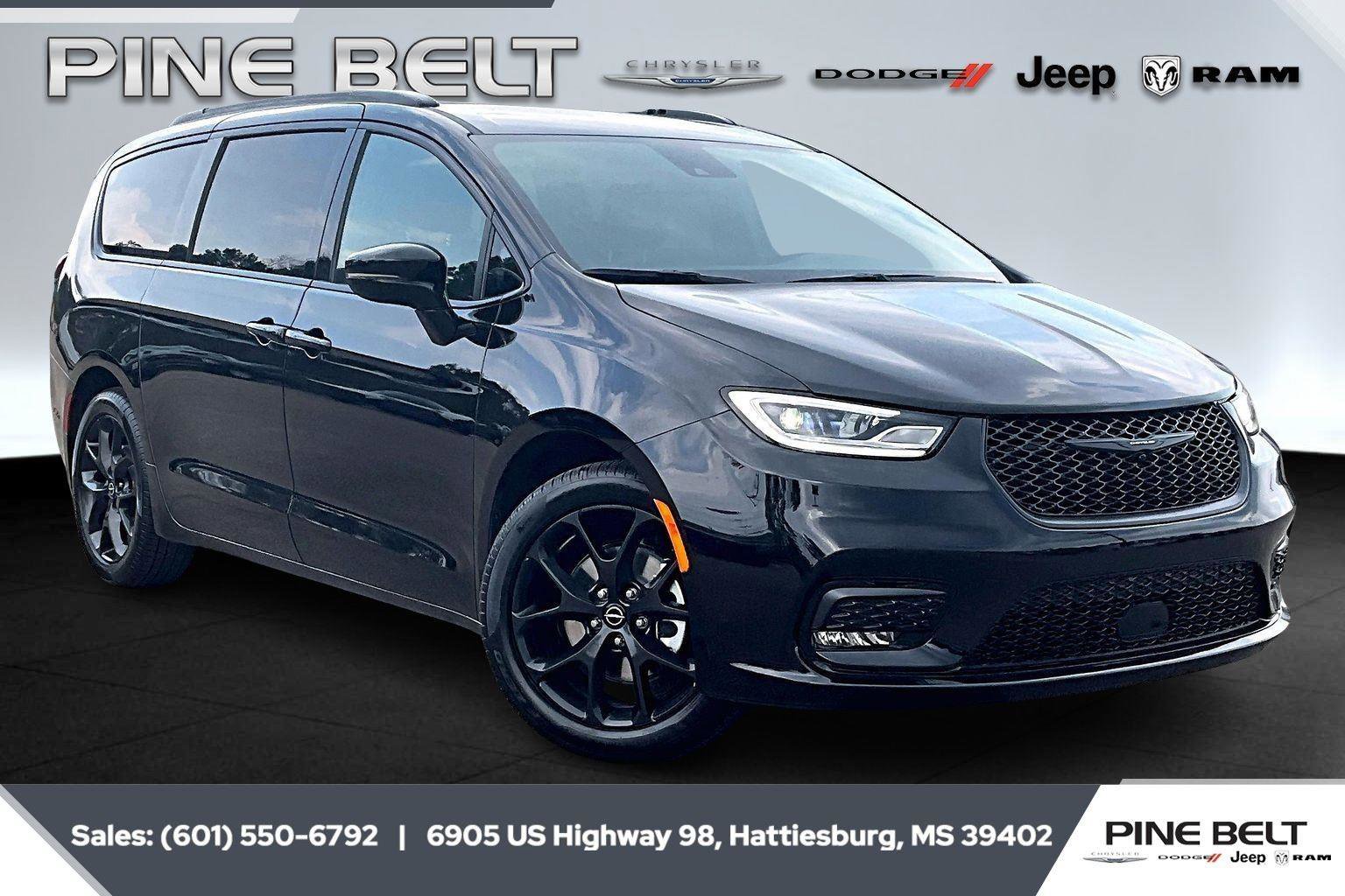 New 2026 Chrysler Pacifica Select w/ S Appearance Package image 2