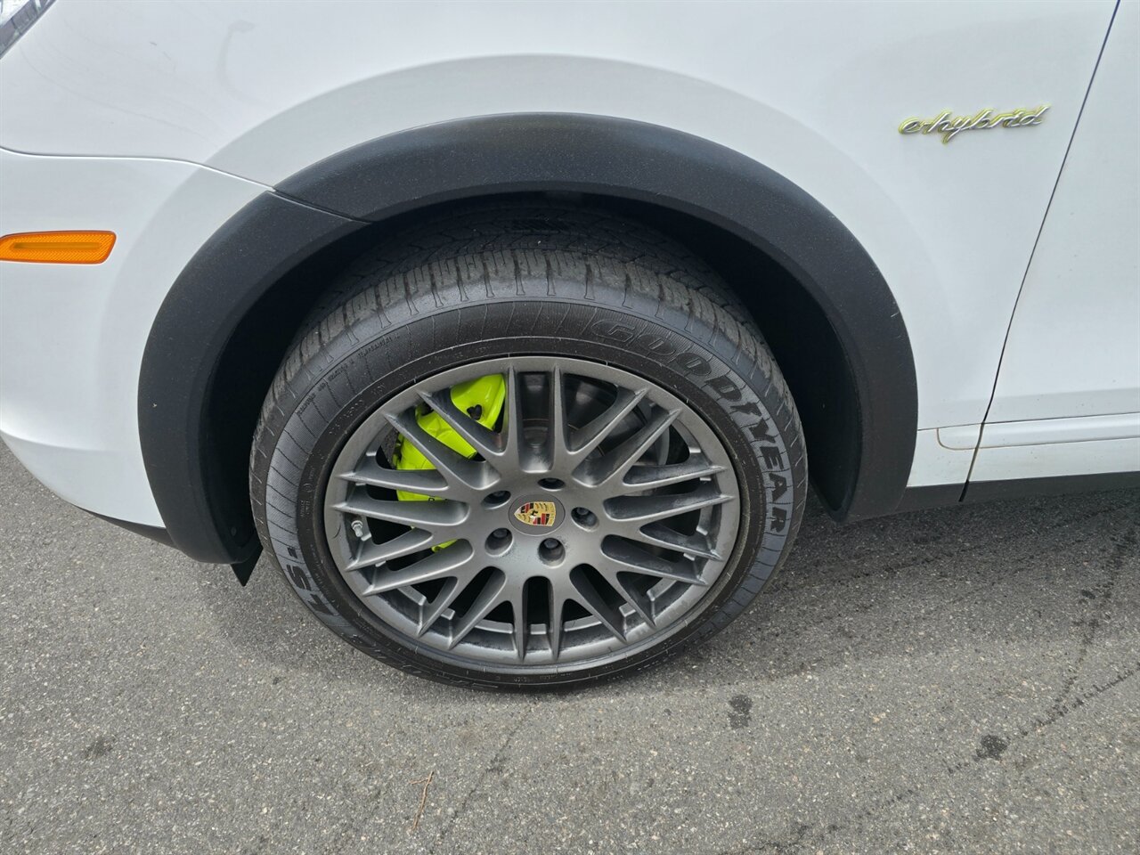 Used 2018 Porsche Cayenne S Platinum AWD/4WD image 26