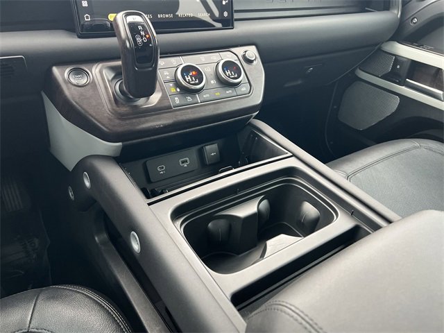 Used 2024 Land Rover Defender 130 S image 8