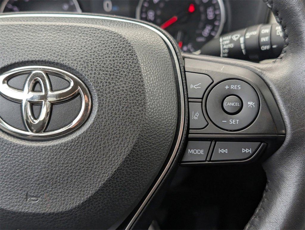 Used 2022 Toyota RAV4 XLE image 19