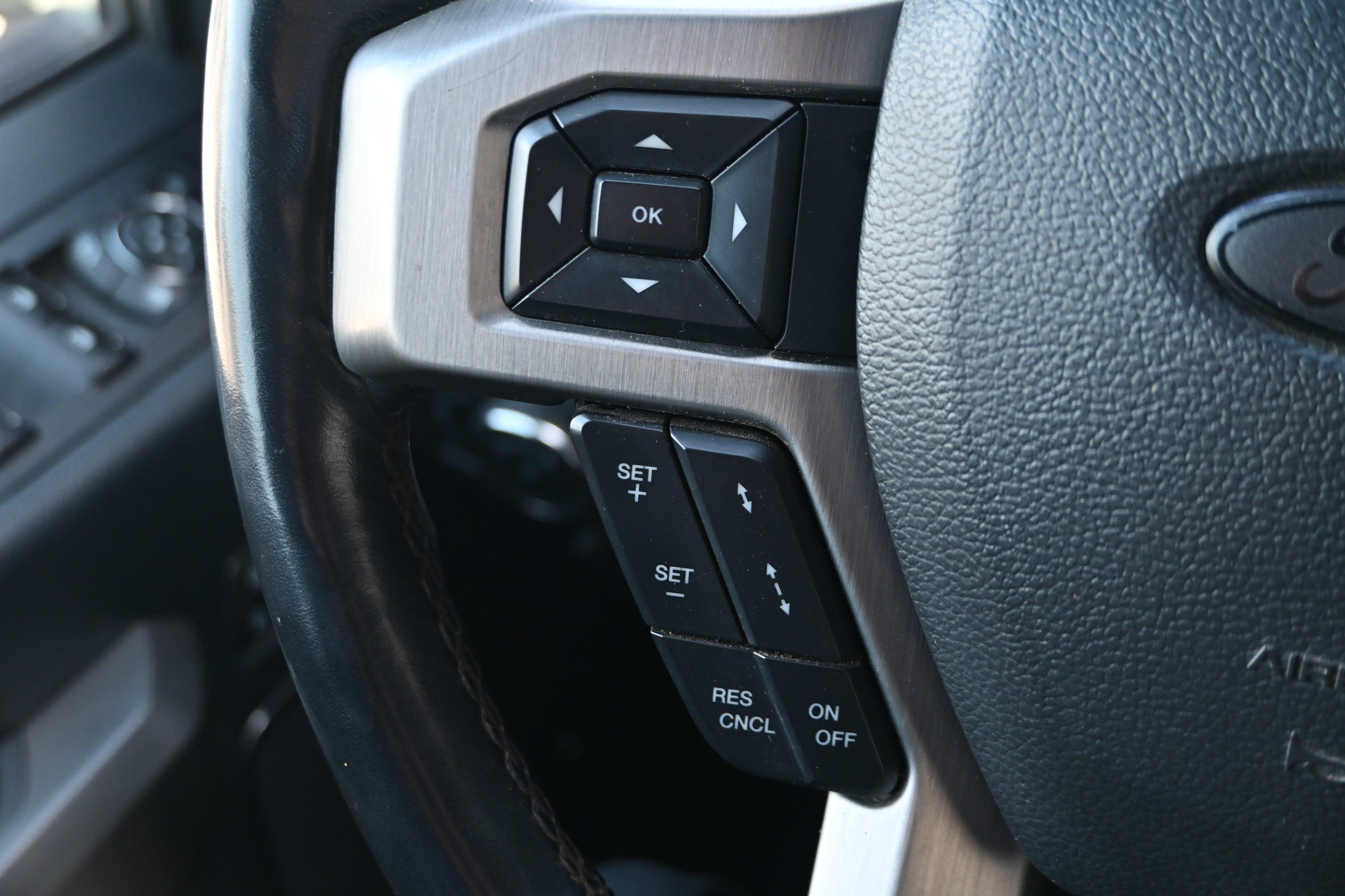 Used 2022 Ford F250 Platinum w/ FX4 Off-Road Package AWD/4WD image 33