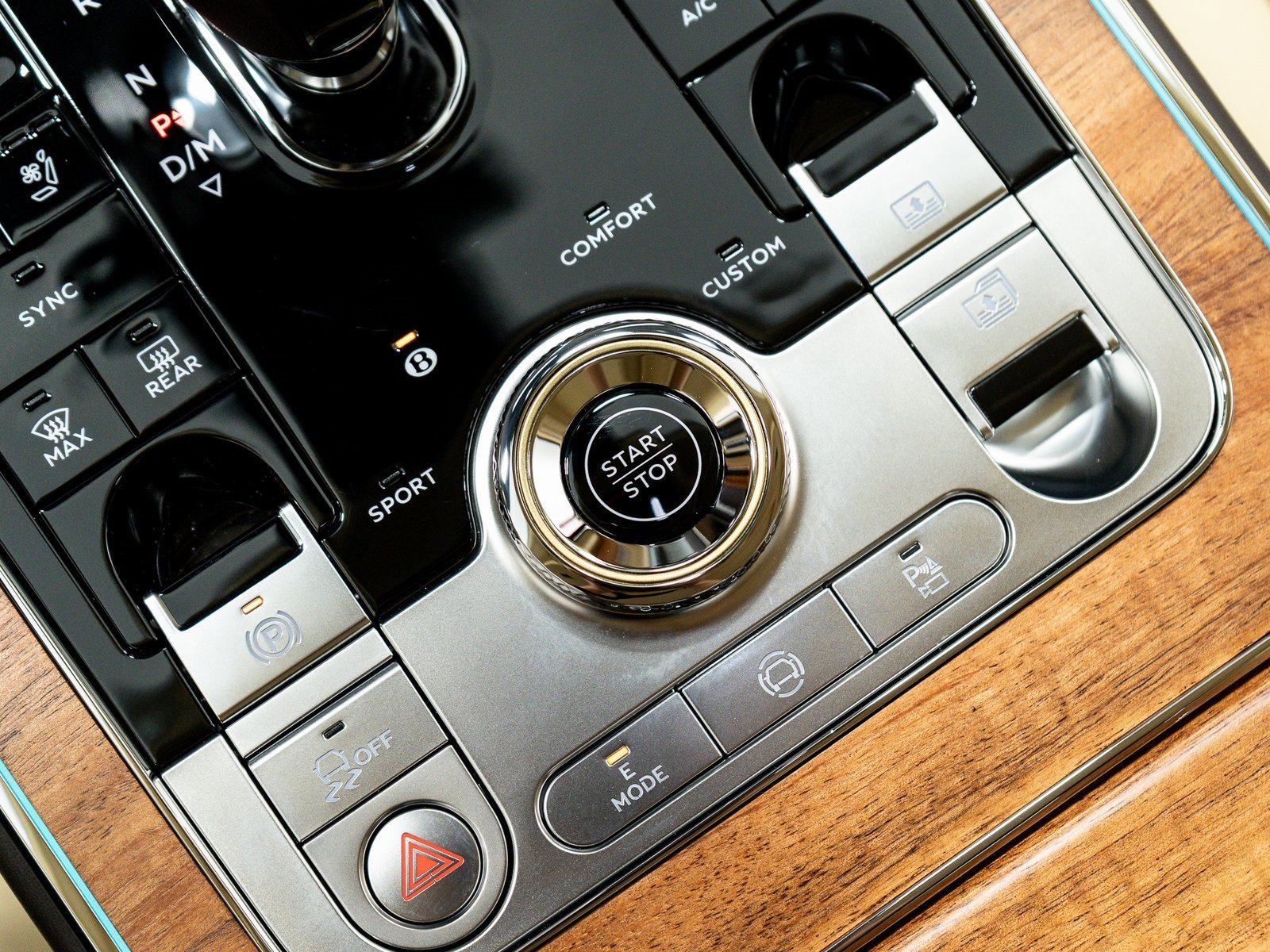 New 2025 Bentley Flying Spur Plug-In Hybrid image 11