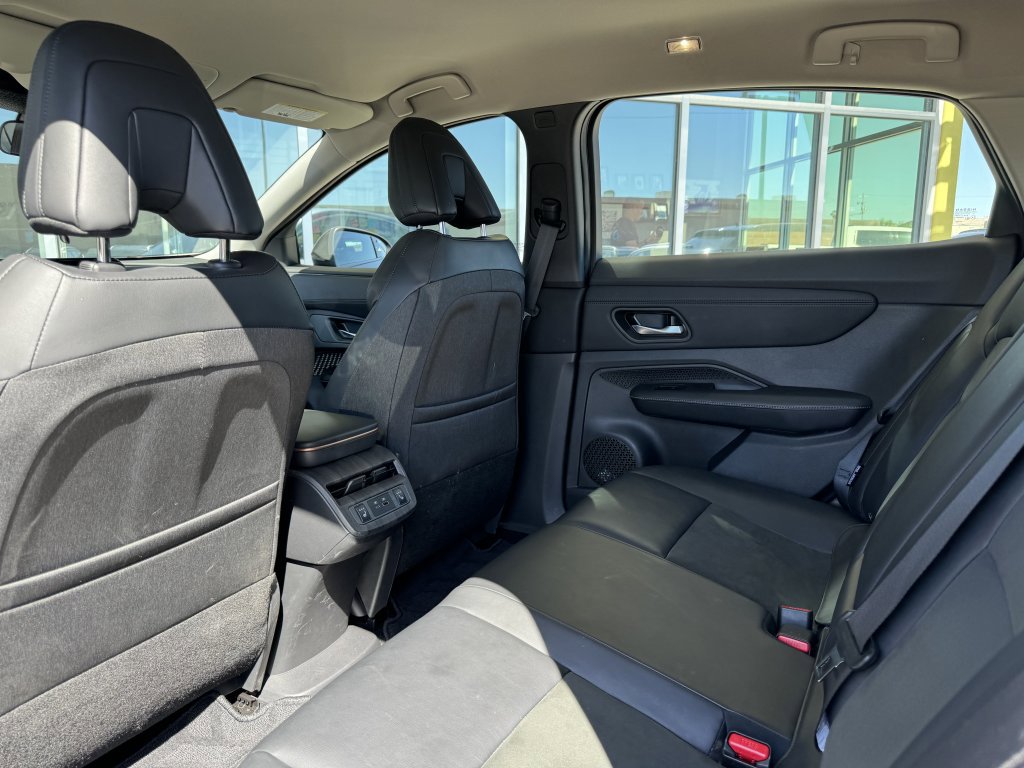 Used 2023 Nissan Ariya FWD image 35