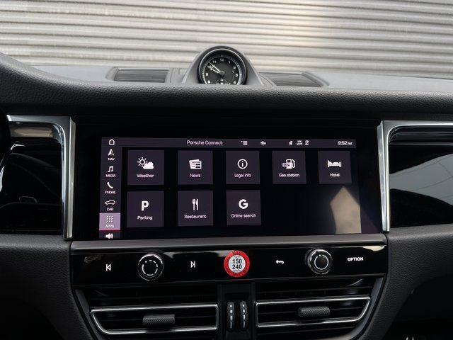 Used 2025 Porsche Macan image 18