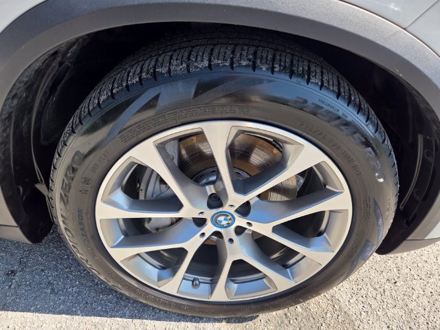 Used 2025 BMW X5 xDrive50e AWD/4WD image 10