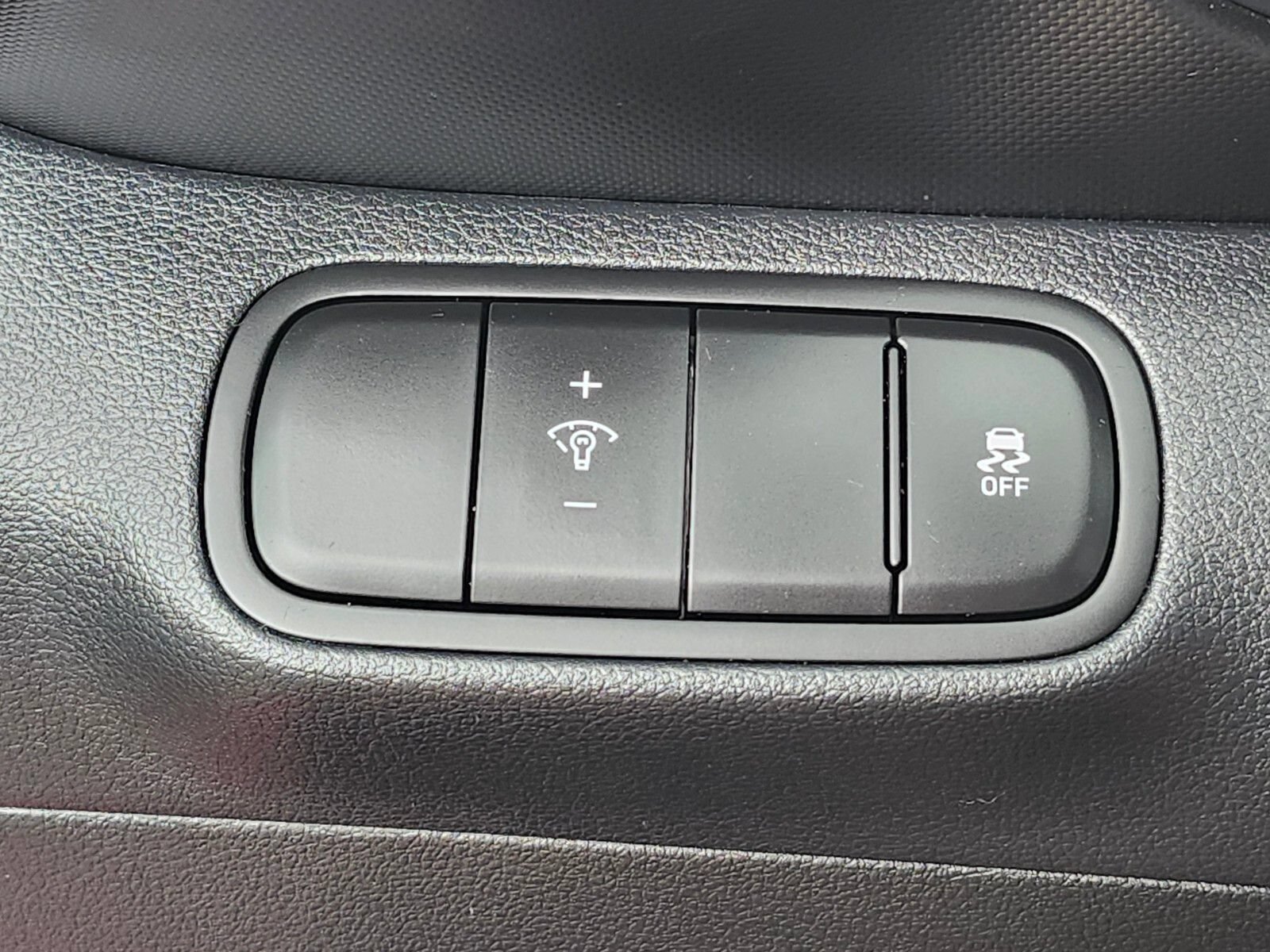 Certified 2026 Hyundai Venue SEL FWD image 25