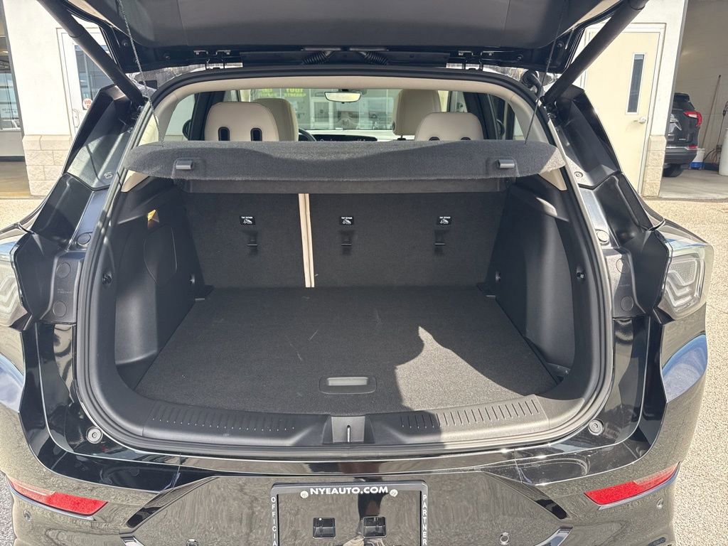 Used 2025 Buick Encore GX Avenir w/ Avenir Technology Package image 17