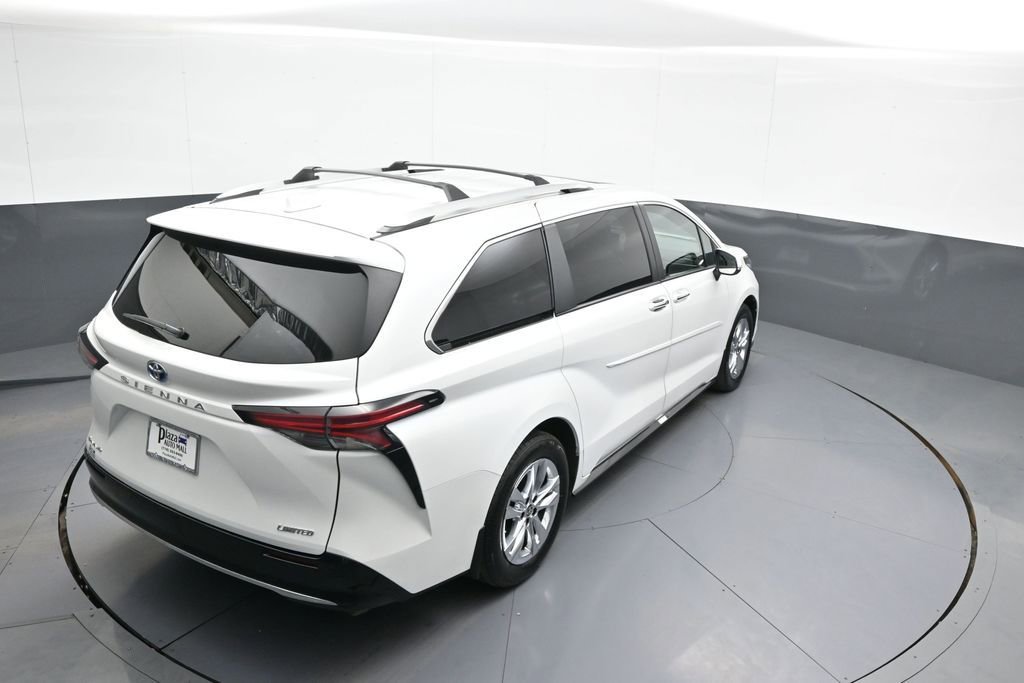 Certified 2025 Toyota Sienna Limited AWD/4WD image 40