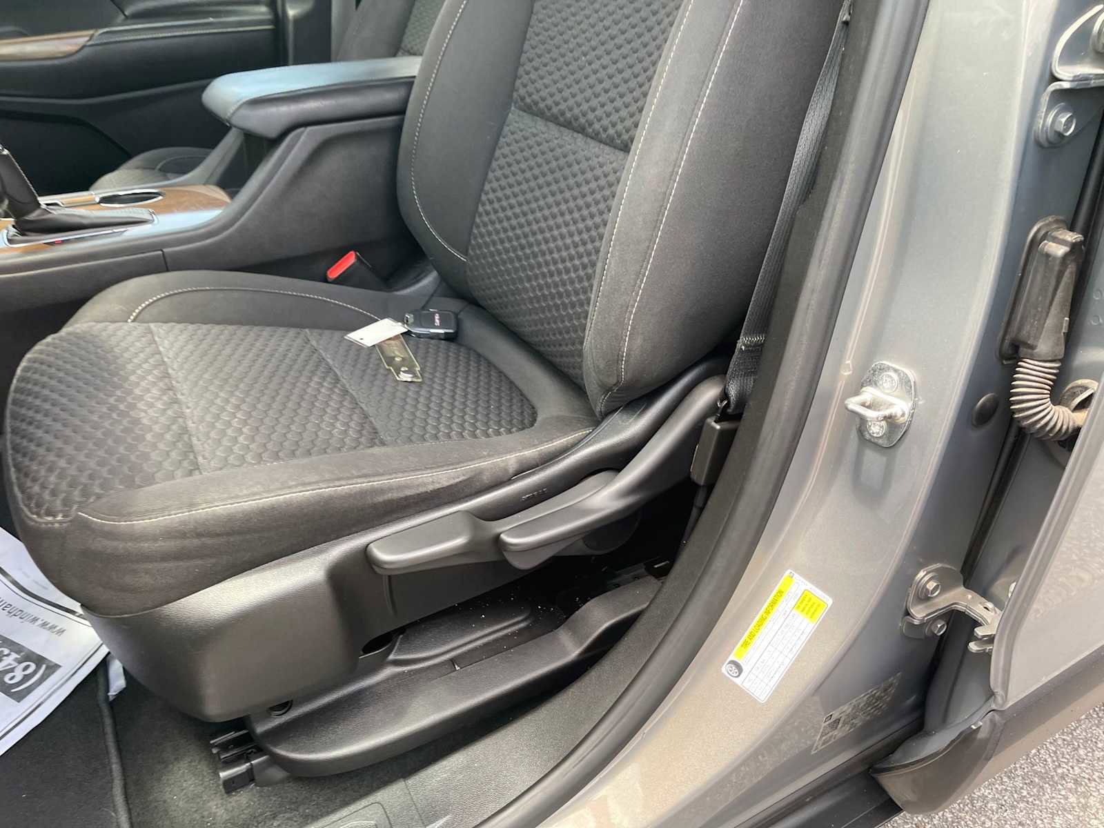 Used 2019 GMC Acadia SLE FWD image 13