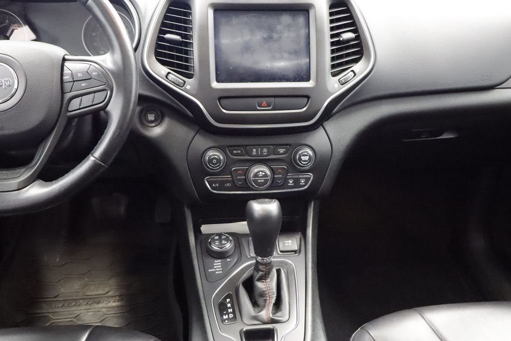 Used 2019 Jeep Cherokee Trailhawk w/ Comfort & Convenience Group AWD/4WD image 23