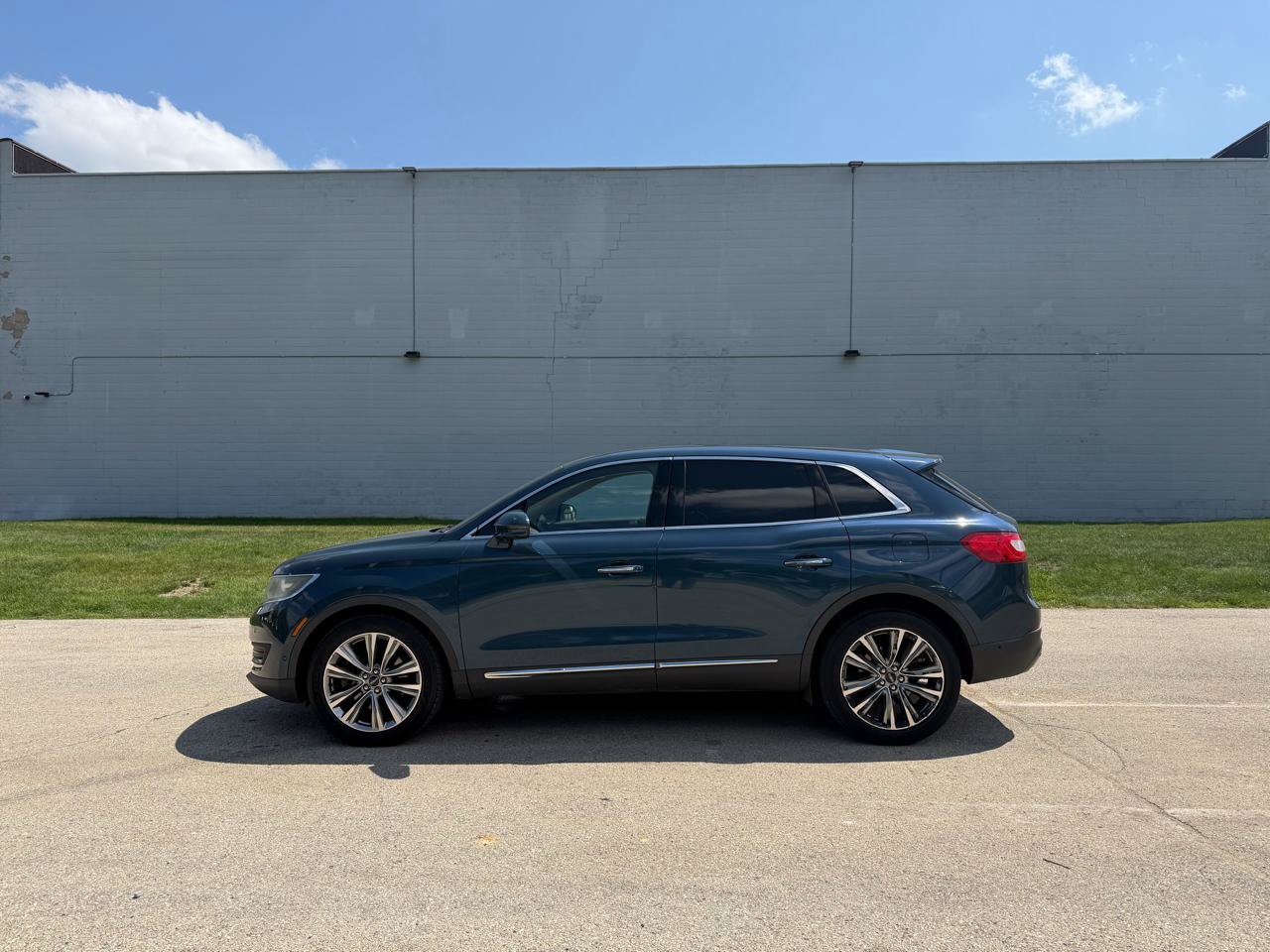 Used 2016 Lincoln MKX Reserve w/ Technology Package AWD/4WD image 4