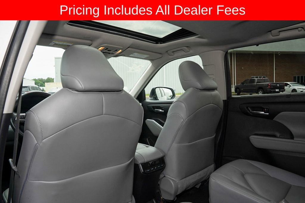 Used 2024 Toyota Highlander XLE AWD/4WD image 10