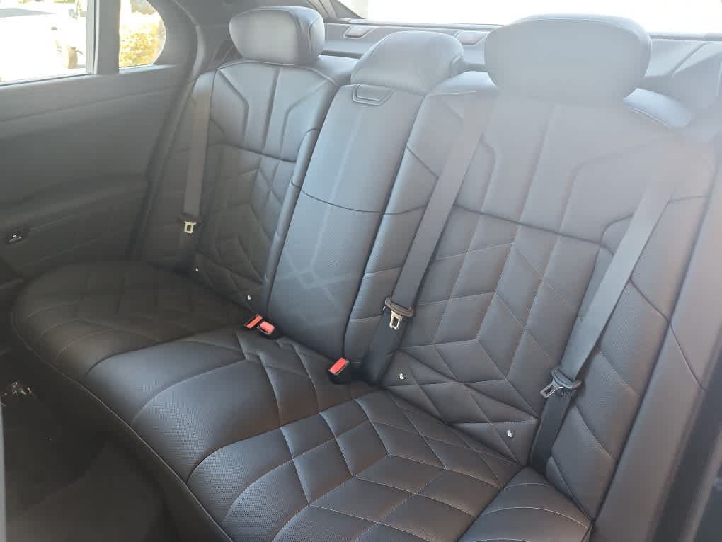New 2026 BMW 750e xDrive w/ Executive Package AWD/4WD image 32