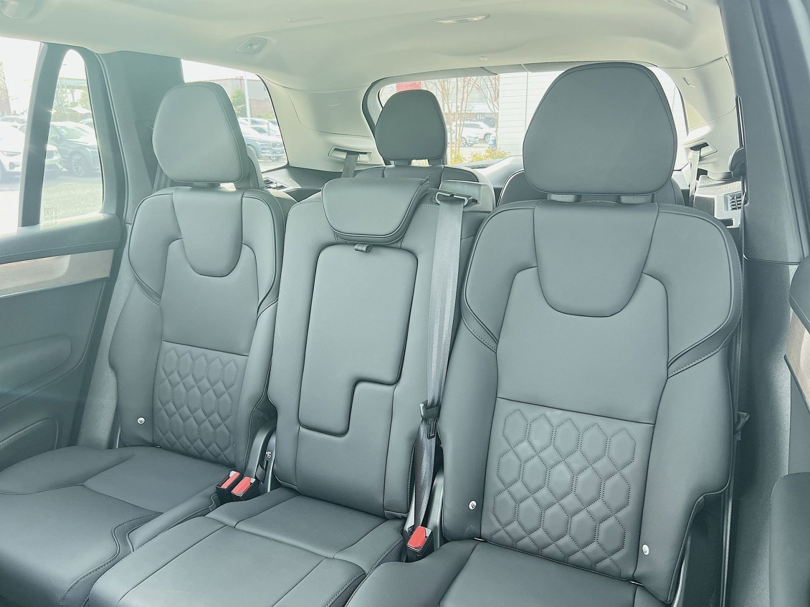 Certified 2025 Volvo XC90 B6 Plus AWD/4WD image 33
