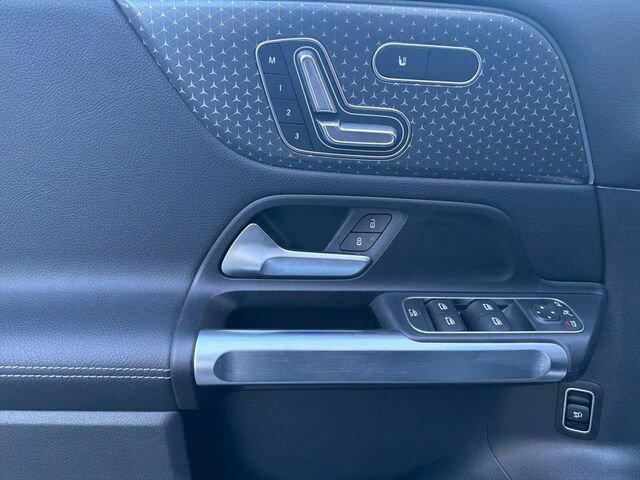 Used 2025 Mercedes-Benz GLB 250 image 13