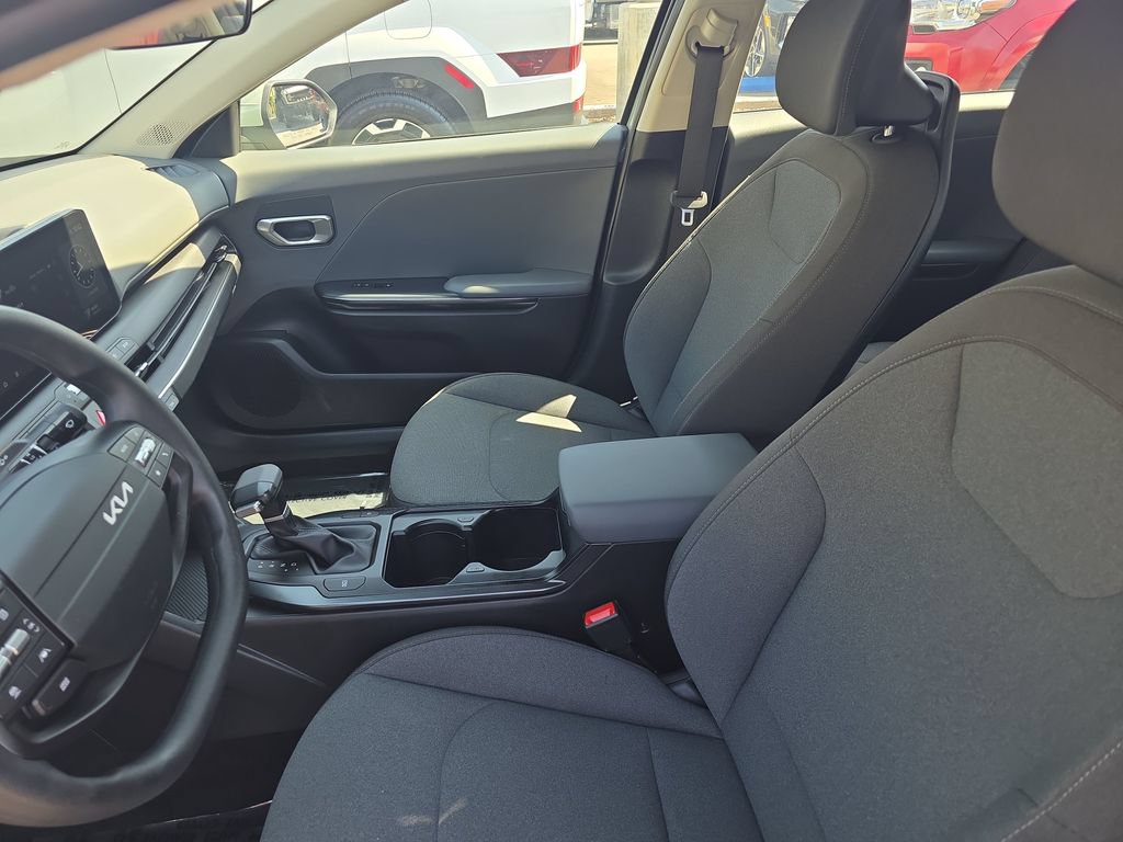 Used 2025 Kia K4 FWD image 9