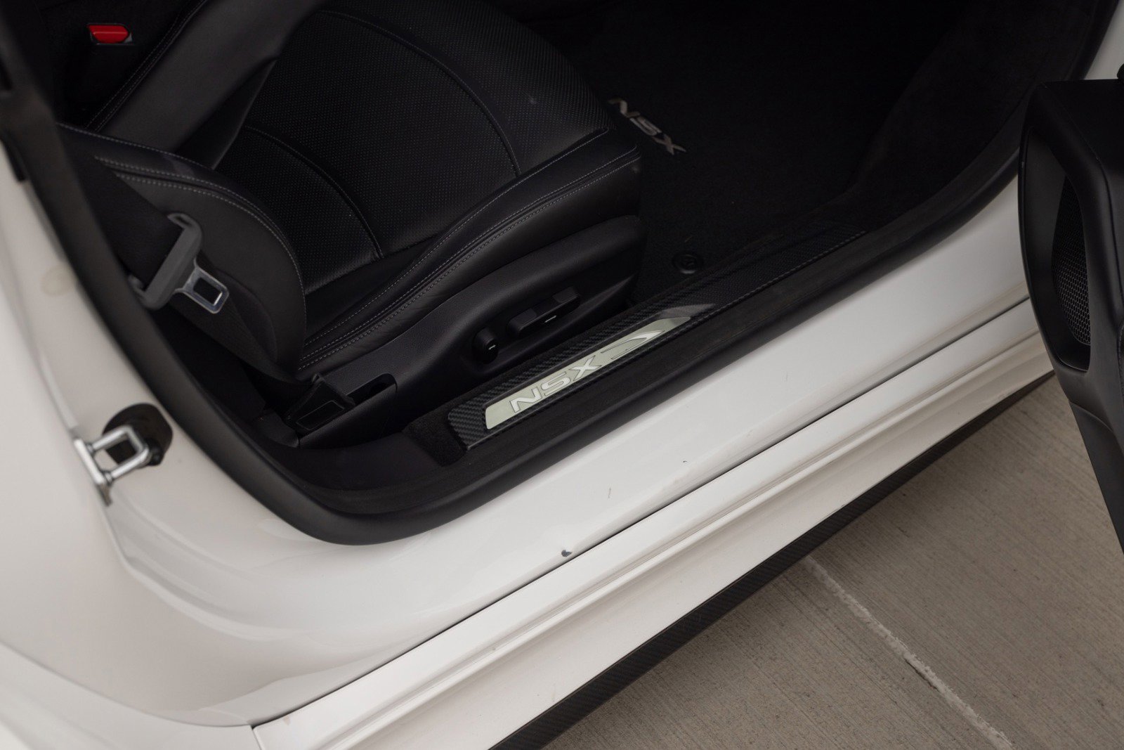 Used 2017 Acura NSX image 42