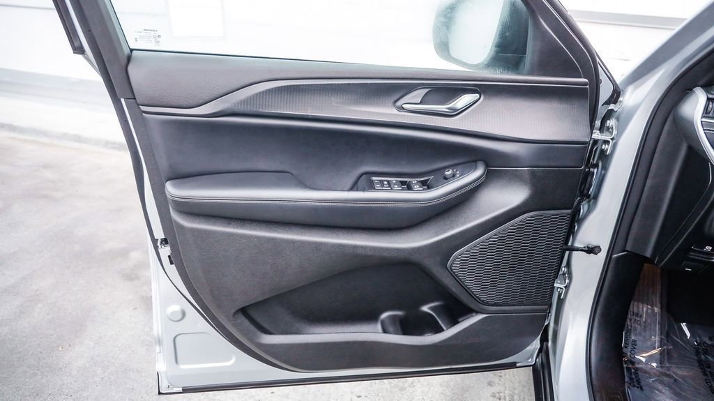 Certified 2024 Jeep Grand Cherokee Altitude image 21