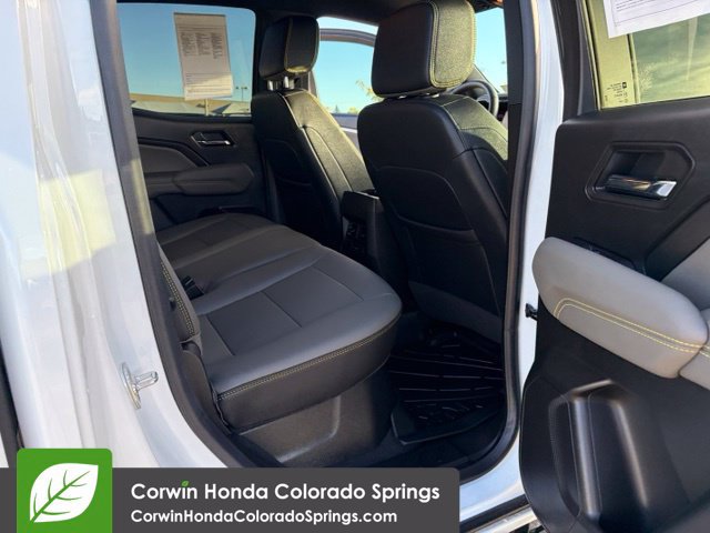 Used 2025 Chevrolet Colorado ZR2 w/ Technology Package AWD/4WD image 18