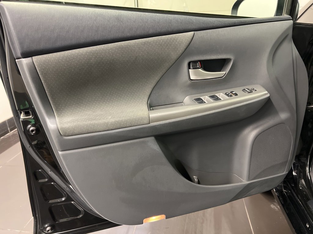 Used 2014 Toyota Prius V Three image 28