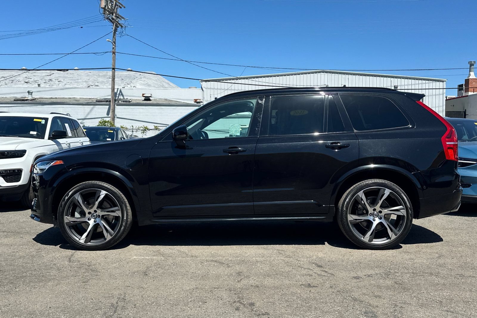 Used 2021 Volvo XC90 T8 R-Design w/ Advanced Package AWD/4WD image 5
