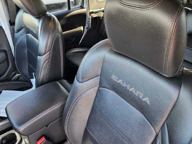 Used 2023 Jeep Wrangler Unlimited Sahara AWD/4WD image 24