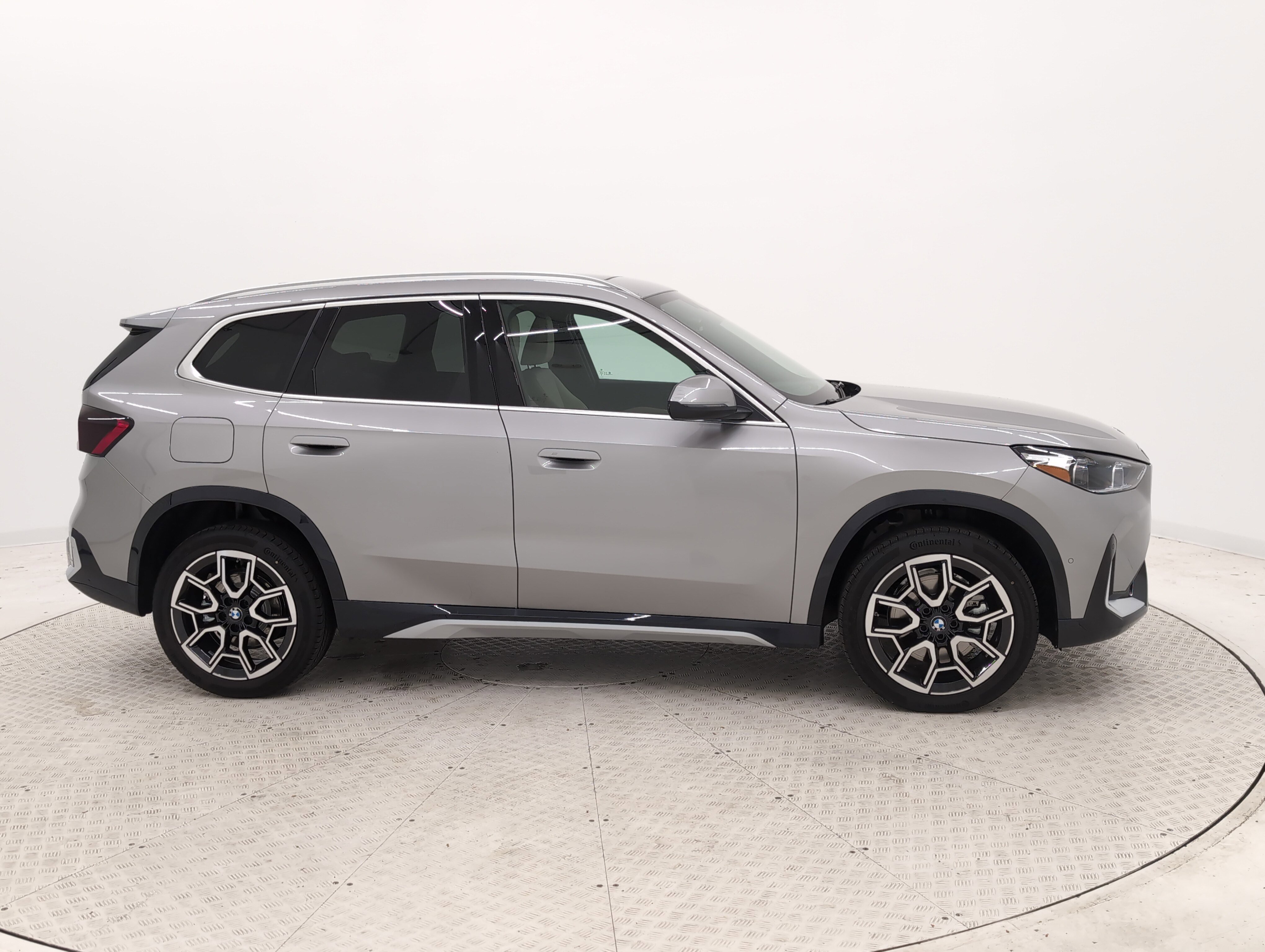 New 2025 BMW X1 xDrive28i w/ Convenience Package image 9